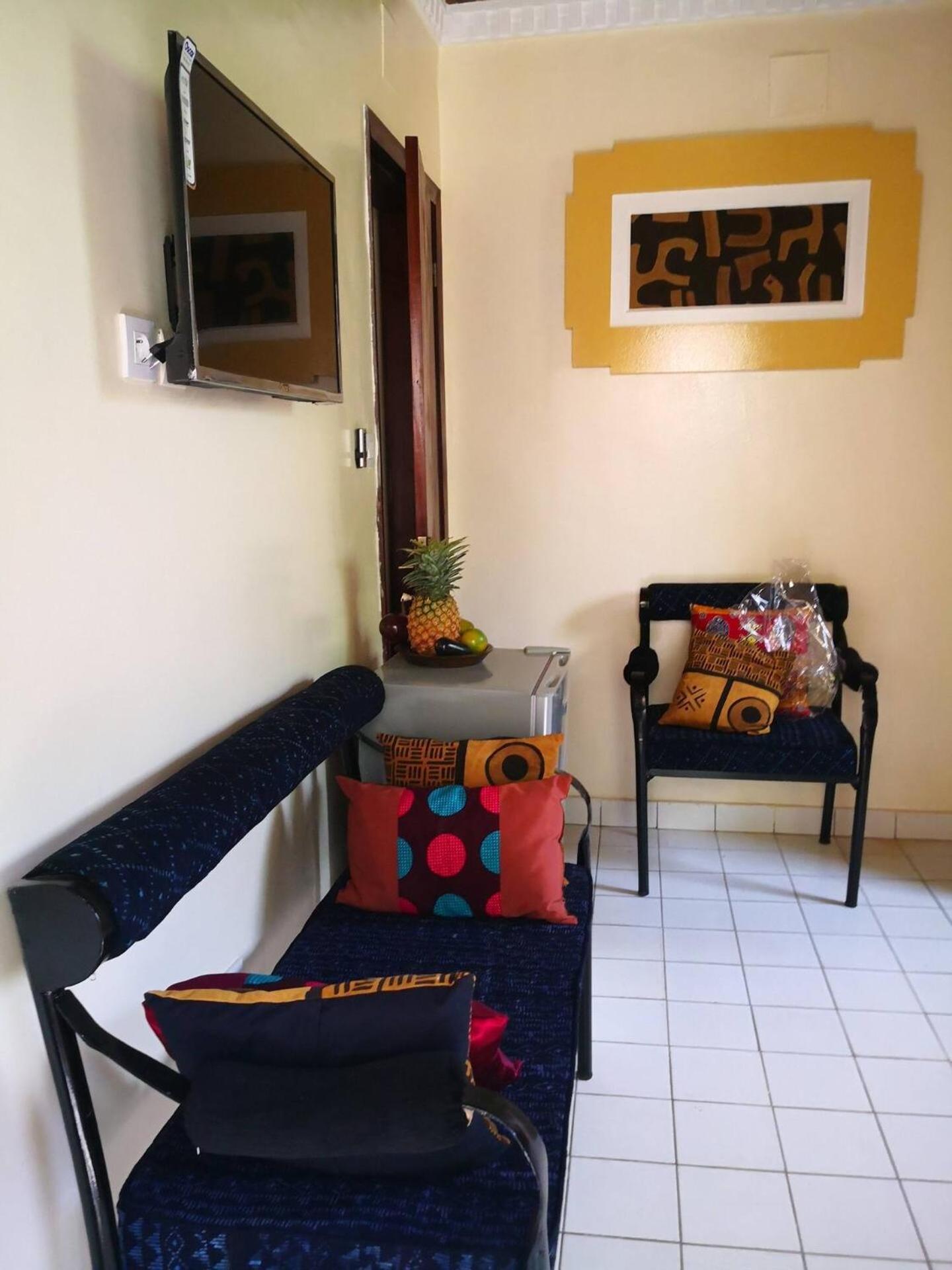 Tout confort avec jardin entrée Bastos Yaoundé Esterno foto