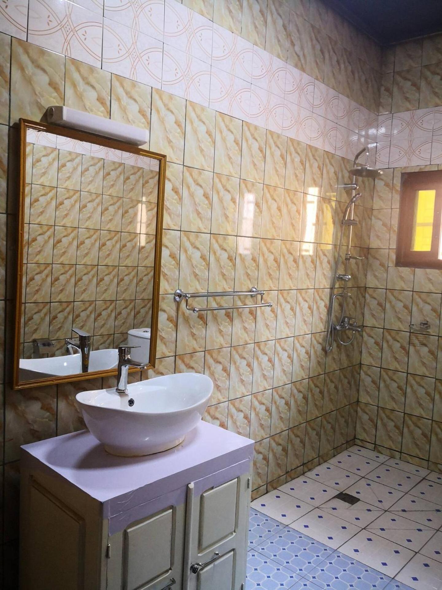 Tout confort avec jardin entrée Bastos Yaoundé Esterno foto